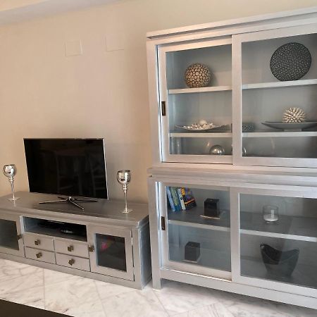 Elegant 2-Bedroom Apartment In Benidorm With Private Pool And Scenic Garden Views カーラ・デ・フィネストラット エクステリア 写真
