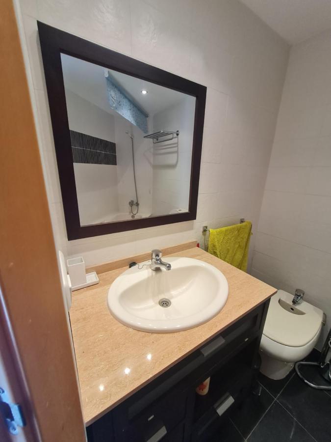 Elegant 2-Bedroom Apartment In Benidorm With Private Pool And Scenic Garden Views カーラ・デ・フィネストラット エクステリア 写真